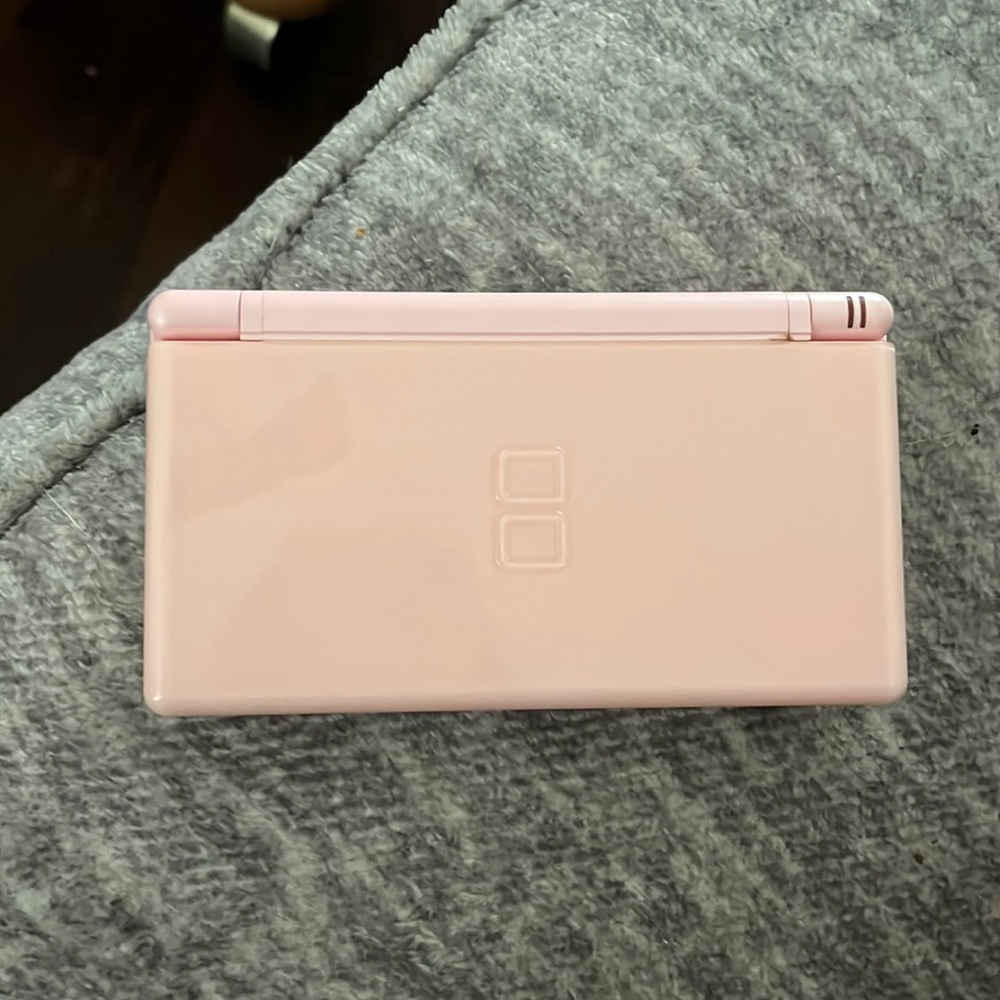 Pink Nintendo DS Lite